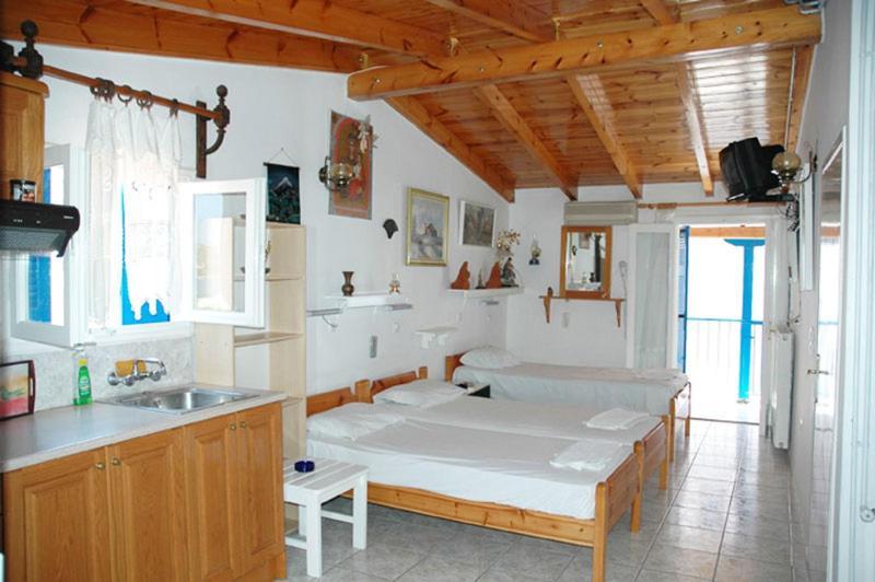 Nikos Rooms And Studios Poros Town Zewnętrze zdjęcie